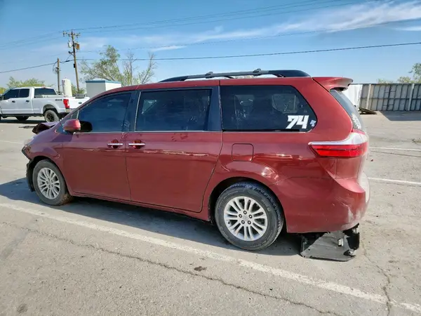 5TDYZ3DC9HS793872 2017 TOYOTA SIENNA - Image 2