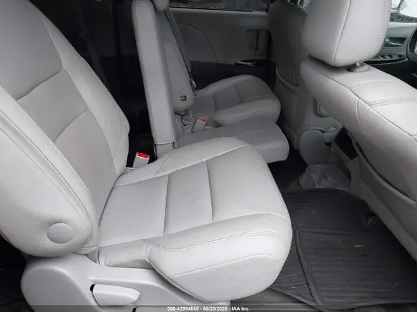 5TDYZ3DC9HS797338 2017 TOYOTA SIENNA - Image 8