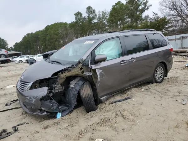 5TDYZ3DC9HS800500 2017 TOYOTA SIENNA - Image 1
