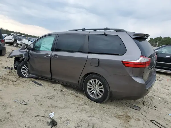 5TDYZ3DC9HS800500 2017 TOYOTA SIENNA - Image 2