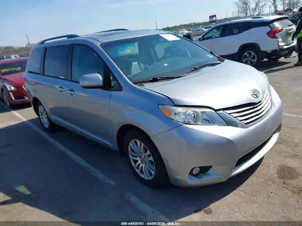 5TDYZ3DC9HS800917 2017 TOYOTA SIENNA - Image 1