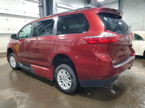 5TDYZ3DC9HS805468 2017 TOYOTA SIENNA - Image 2