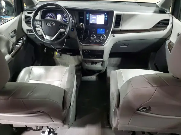 5TDYZ3DC9HS805468 2017 TOYOTA SIENNA - Image 8