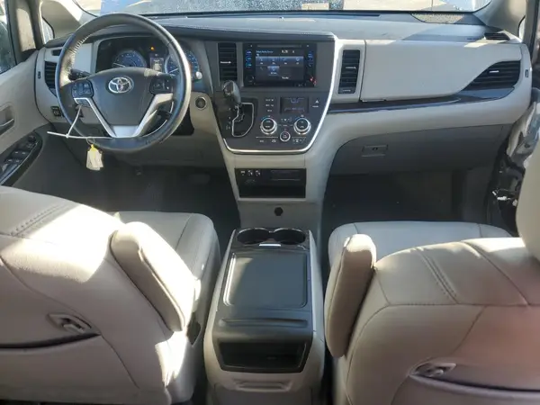 5TDYZ3DC9HS808208 2017 TOYOTA SIENNA - Image 8