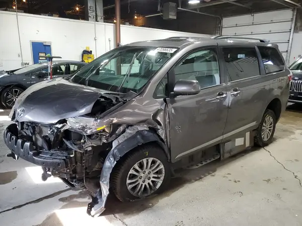 5TDYZ3DC9HS810234 2017 TOYOTA SIENNA - Image 1
