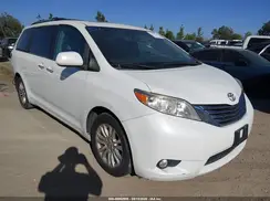 5TDYZ3DC9HS812713 2017 TOYOTA SIENNA