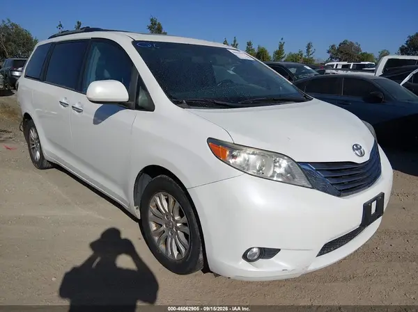5TDYZ3DC9HS812713 2017 TOYOTA SIENNA - Image 1
