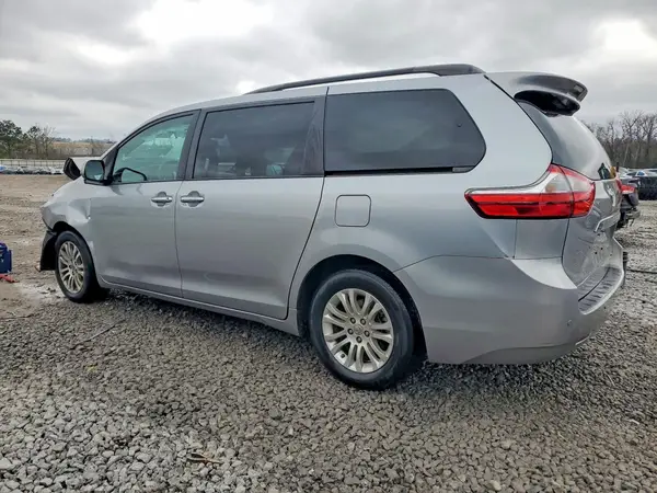 5TDYZ3DC9HS814641 2017 TOYOTA SIENNA - Image 2