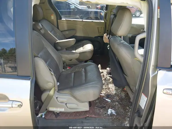 5TDYZ3DC9HS817720 2017 TOYOTA SIENNA - Image 8