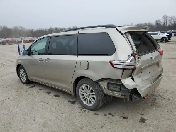 5TDYZ3DC9HS819709 2017 TOYOTA SIENNA - Image 2