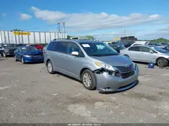5TDYZ3DC9HS819788 2017 TOYOTA SIENNA