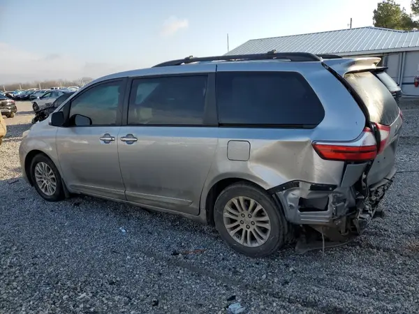 5TDYZ3DC9HS820214 2017 TOYOTA SIENNA - Image 2