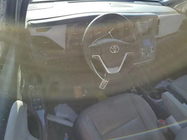 5TDYZ3DC9HS828653 2017 TOYOTA SIENNA - Image 8