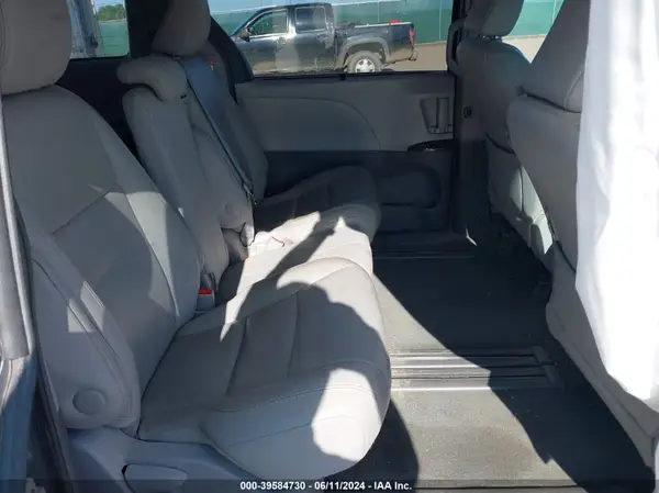 5TDYZ3DC9HS828667 2017 TOYOTA SIENNA - Image 8