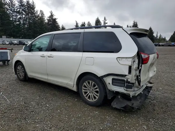 5TDYZ3DC9HS829365 2017 TOYOTA SIENNA - Image 2