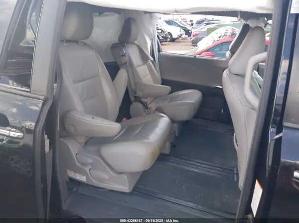 5TDYZ3DC9HS834503 2017 TOYOTA SIENNA - Image 8