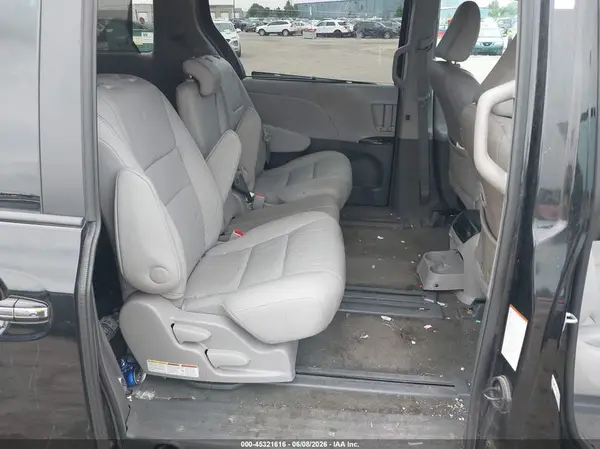 5TDYZ3DC9HS835750 2017 TOYOTA SIENNA - Image 8