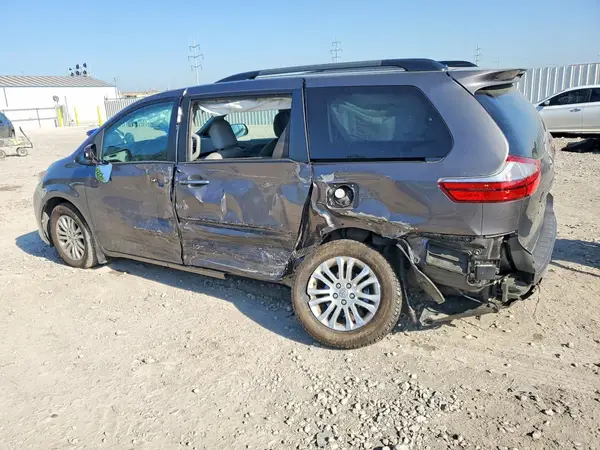5TDYZ3DC9HS840771 2017 TOYOTA SIENNA - Image 2