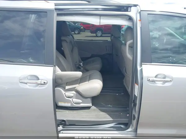 5TDYZ3DC9HS841967 2017 TOYOTA SIENNA - Image 8