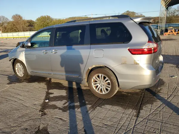 5TDYZ3DC9HS845632 2017 TOYOTA SIENNA - Image 2