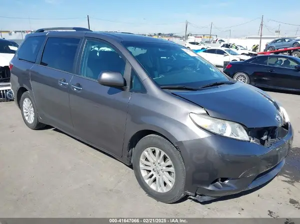 5TDYZ3DC9HS849096 2017 TOYOTA SIENNA - Image 1