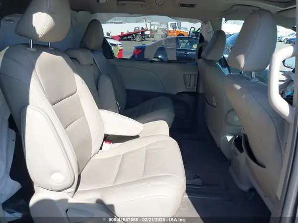 5TDYZ3DC9HS849096 2017 TOYOTA SIENNA - Image 8