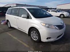 5TDYZ3DC9HS850832 2017 TOYOTA SIENNA