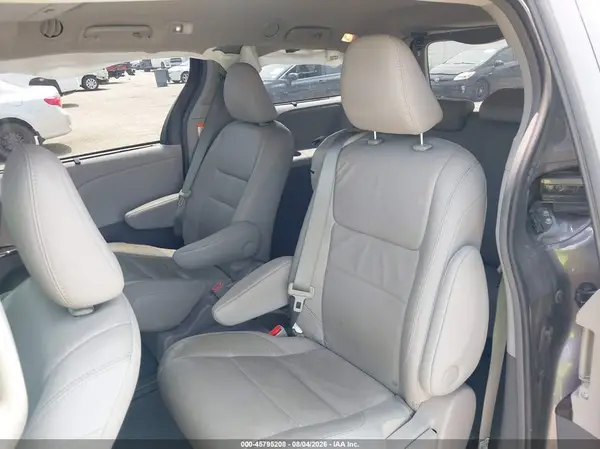 5TDYZ3DC9HS853035 2017 TOYOTA SIENNA - Image 8