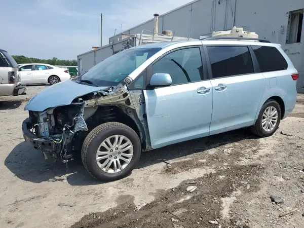 5TDYZ3DC9HS855335 2017 TOYOTA SIENNA - Image 1