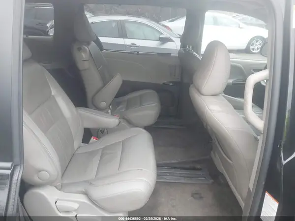 5TDYZ3DC9HS857330 2017 TOYOTA SIENNA - Image 8