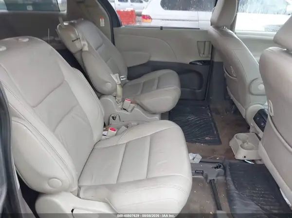 5TDYZ3DC9HS860454 2017 TOYOTA SIENNA - Image 8