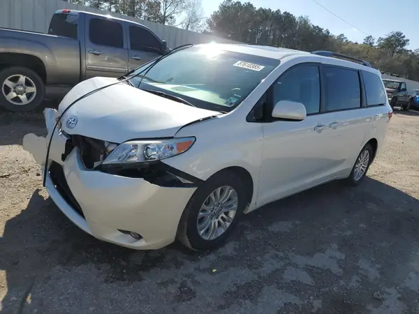 5TDYZ3DC9HS864200 2017 TOYOTA SIENNA - Image 1