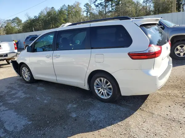 5TDYZ3DC9HS864200 2017 TOYOTA SIENNA - Image 2