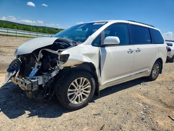 5TDYZ3DC9HS864777 2017 TOYOTA SIENNA - Image 1