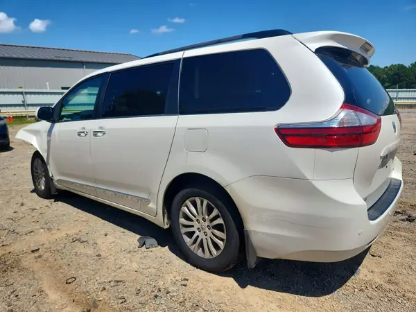 5TDYZ3DC9HS864777 2017 TOYOTA SIENNA - Image 2