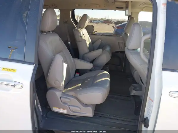5TDYZ3DC9HS865329 2017 TOYOTA SIENNA - Image 8