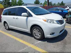 5TDYZ3DC9HS871244 2017 TOYOTA SIENNA