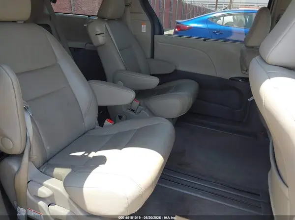 5TDYZ3DC9HS871244 2017 TOYOTA SIENNA - Image 8