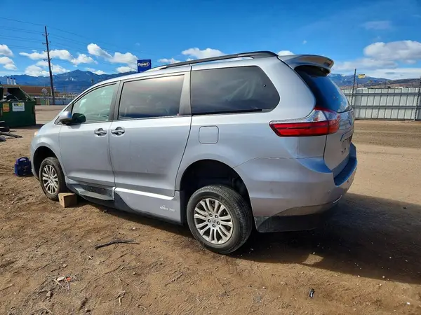 5TDYZ3DC9HS873575 2017 TOYOTA SIENNA - Image 2