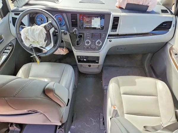 5TDYZ3DC9HS873575 2017 TOYOTA SIENNA - Image 8