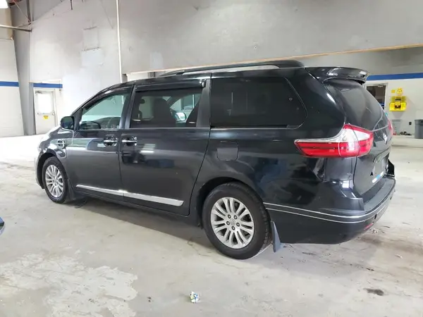 5TDYZ3DC9HS875312 2017 TOYOTA SIENNA - Image 2