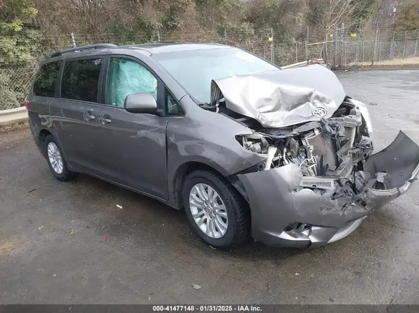 5TDYZ3DC9HS875536 2017 TOYOTA SIENNA - Image 1