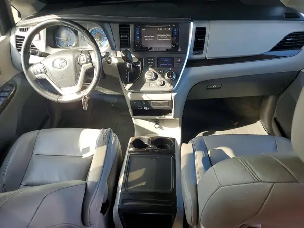 5TDYZ3DC9HS877853 2017 TOYOTA SIENNA - Image 8