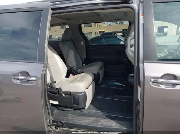 5TDYZ3DC9HS880462 2017 TOYOTA SIENNA - Image 8