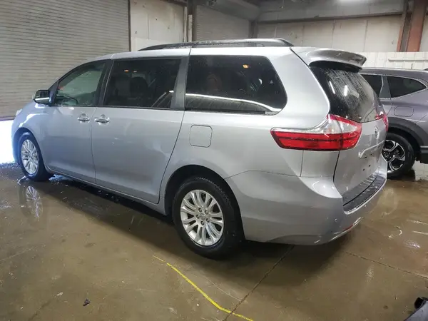 5TDYZ3DC9HS881966 2017 TOYOTA SIENNA - Image 2