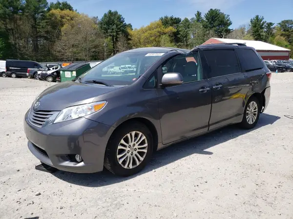 5TDYZ3DC9HS890943 2017 TOYOTA SIENNA - Image 1