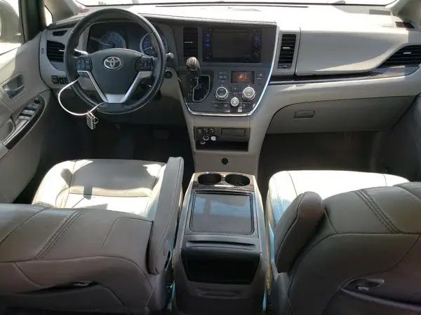 5TDYZ3DC9HS890943 2017 TOYOTA SIENNA - Image 8