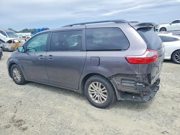 5TDYZ3DC9HS891655 2017 TOYOTA SIENNA - Image 2
