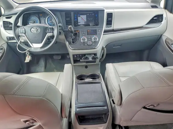5TDYZ3DC9HS891655 2017 TOYOTA SIENNA - Image 8