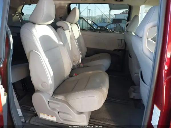 5TDYZ3DC9HS895124 2017 TOYOTA SIENNA - Image 8